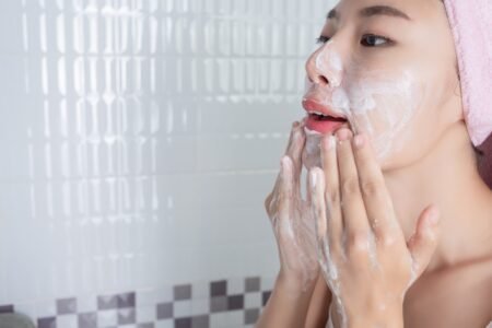 Kesalahan Skincare yang Membuat Jerawat Semakin Parah