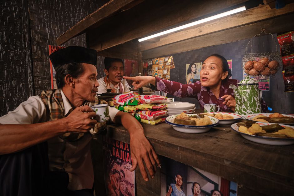 warung makan modern spanduk accent color