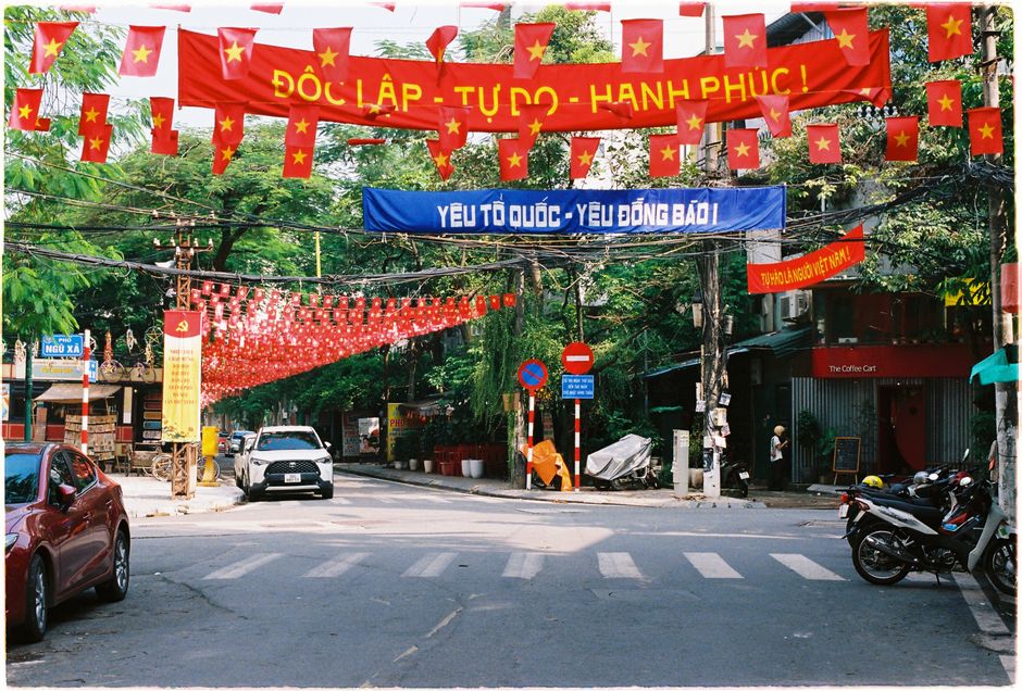 independence day street banner community gate