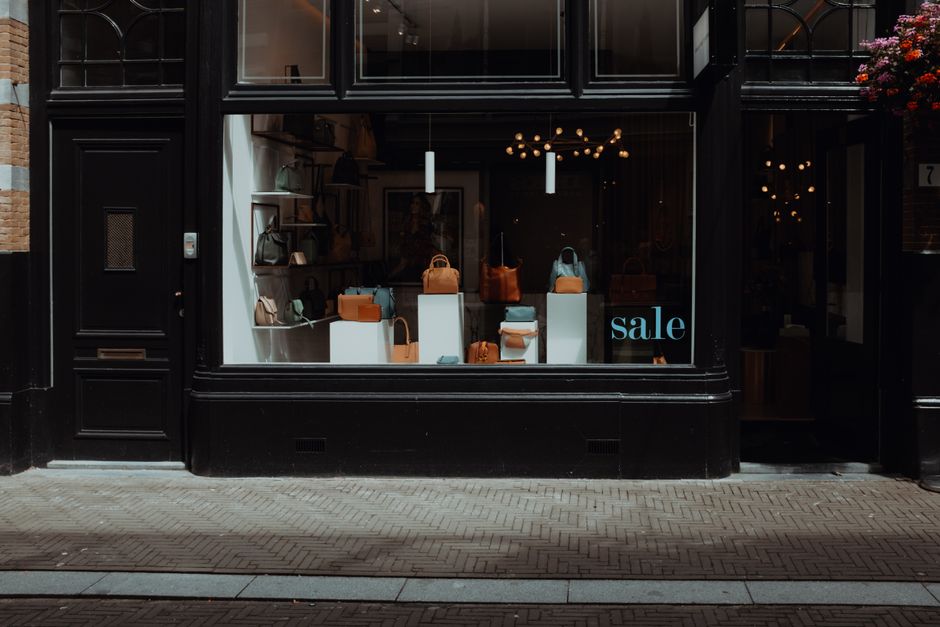 storefront selling spanduk banner display