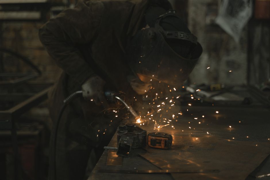 plasma cutting machine metal sparks