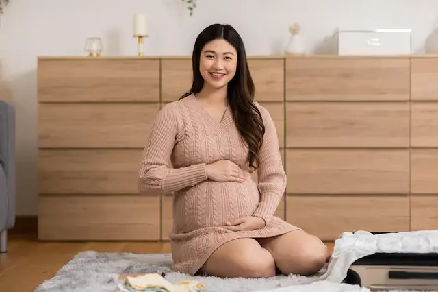 Asian pregnant woman preparing diaper feeding bottle baby home pregnant woman packing baby stuff ready maternity hospital pregnancy prepare newborn concept freepik