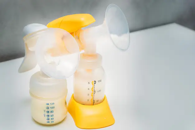 Manual electric breast pump closeup breast milk breastfeeding freepik